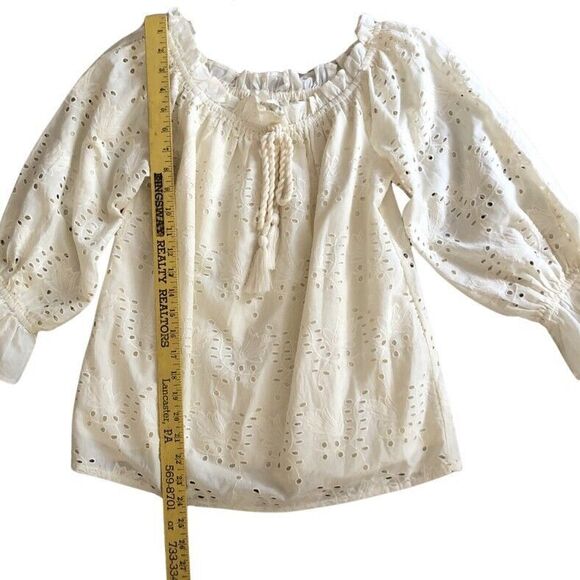 Chelsea & Theodore Eyelet Peasant Blouse Womens Size M Cream On/Off Shoulder - Picture 13 of 15